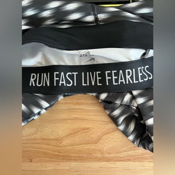 Nike Dri-Fit Womens Cropped Leggings Black & White Abstract Print Size M - Picture 6 of 9